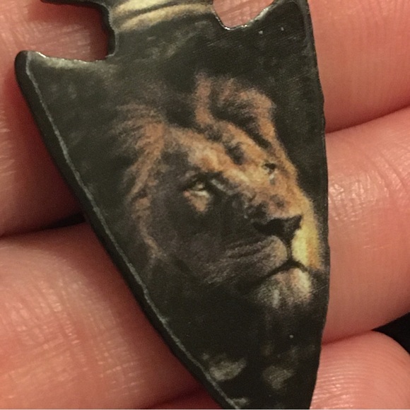 Lion Face Arrowhead Shaped Fashion Jewelry Necklace - Picture 4 of 10